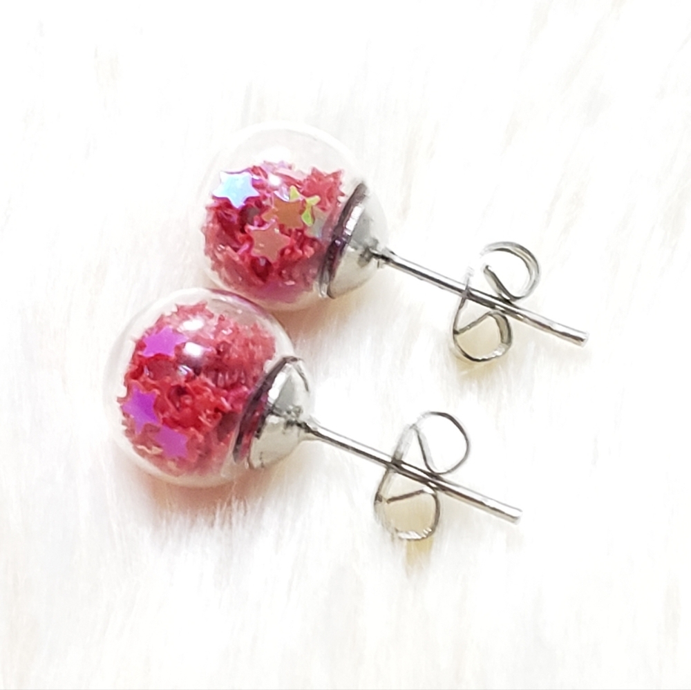 1 pair of beautiful earrings Red Stars😍 Free cute boxes and ribbons.